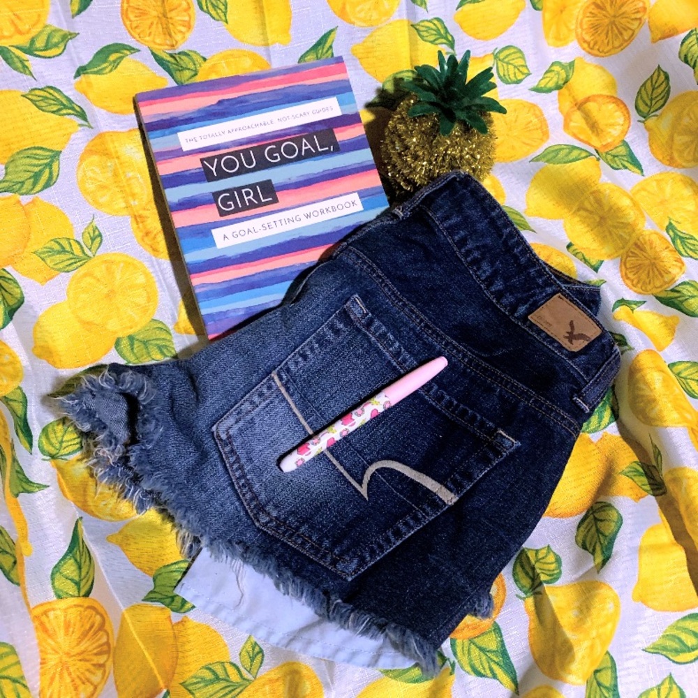 AE HI-RISE FESTIVAL SHORTS SIZE 6